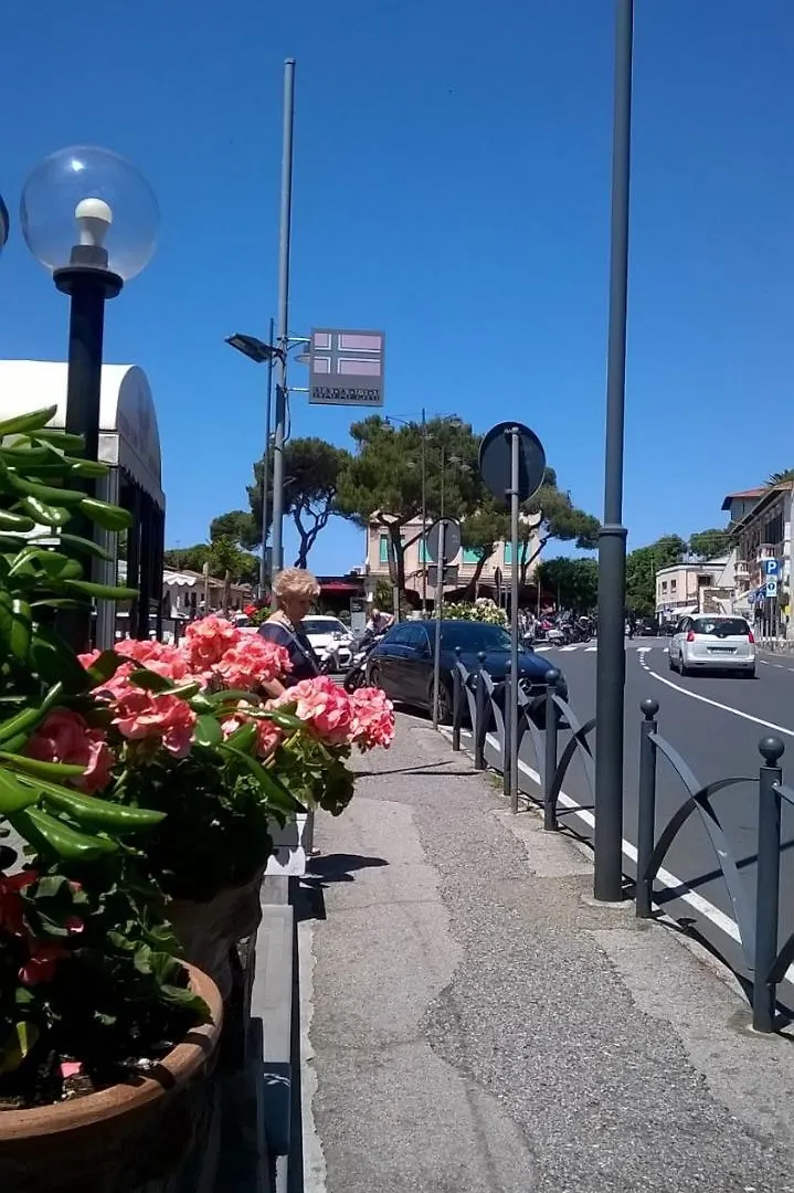 Apartman A 20 Mt Dal Mare Con Ombrellone E Sdraio In Spiaggia Castiglioncello